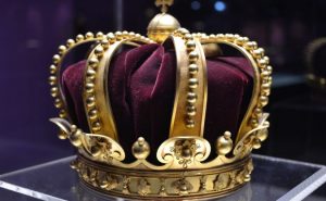 تفسير حلم رؤية الملك والجلوس معه