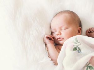 Interpretation of a dream about giving birth to a single boy from her lover