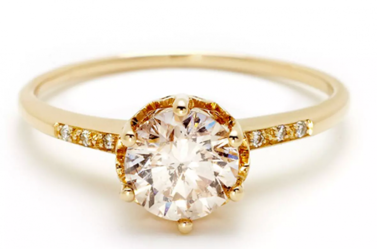 تفسير حلم اعطاء خاتم لشخص للعزباء