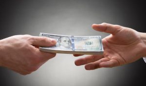 تفسير حلم إعطاء الميت نقود ورقية