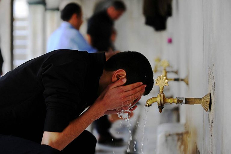 تفسير رؤية الوضوء في المنام للعزباء