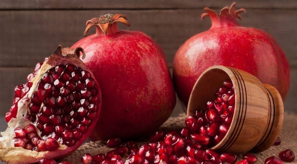 Léiriú aisling faoi pomegranate