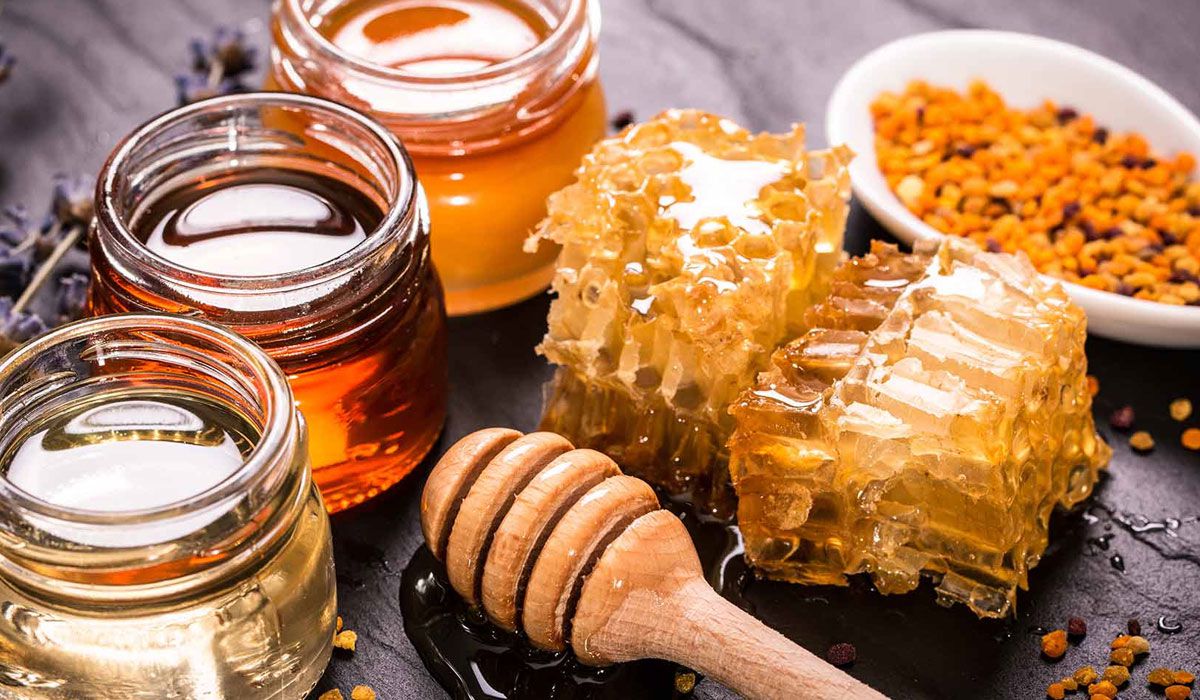 العسل في المنام للعزباء