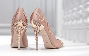 Wearing black shoes in a dream for single women