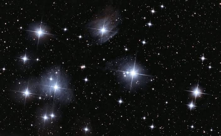 Lär dig om tolkningen av att se stjärnor i en dröm av Ibn Sirin - drömtolkningens hemligheter