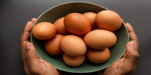 Seeing eggs in a dream for a married woman