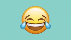 الضحك في المنام للعزباء