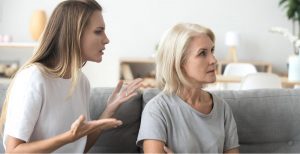 حلمت أني أتشاجر مع أمي