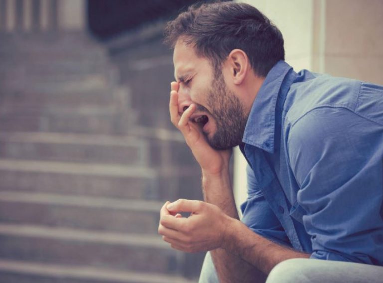 حلمت بالبكاء الشديد