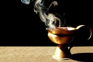 Interpretation eines Traums über Weihrauch für eine alleinstehende Frau. Interpretation eines Traums über Weihrauch für eine alleinstehende Frau