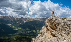 अविवाहित महिलांचे डोंगर चढण्याचे स्वप्न