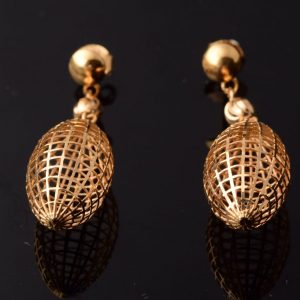 Interpretation of a dream about the deceased wearing a gold earring