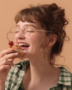 Interpretation of seeing eating cake in a dream for single women