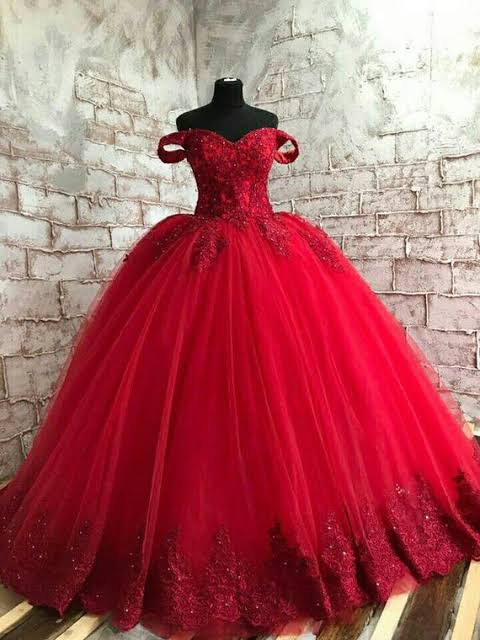 الفستان الأحمر في المنام للعزباء