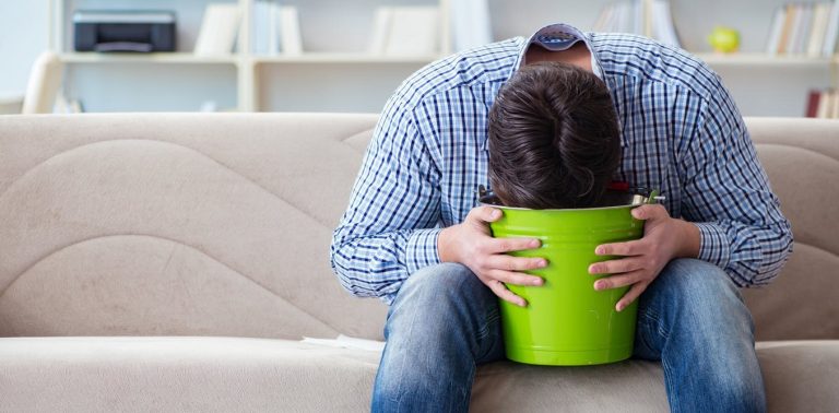 رؤية شخص يستفرغ في المنام