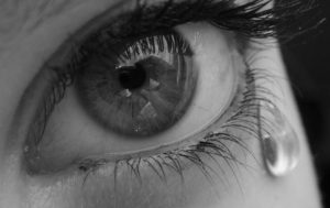 البكاء في الحلم للعزباء