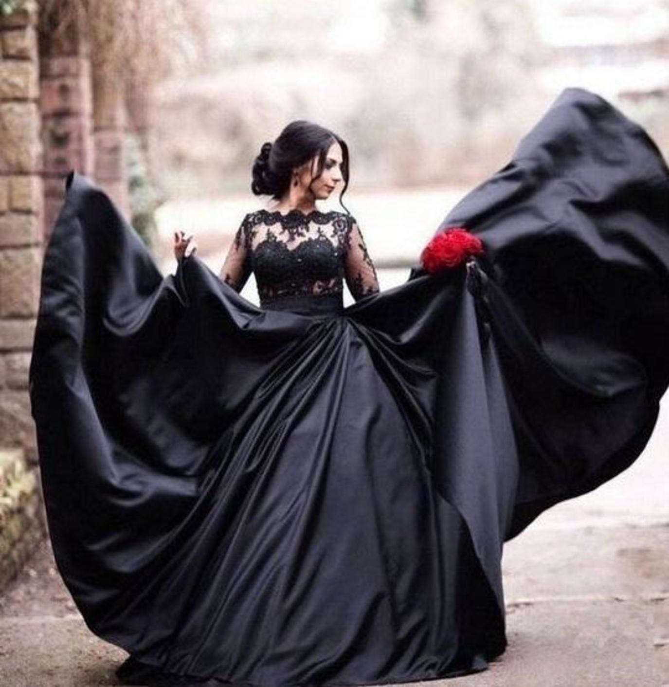 The black dress in a dream for single women