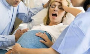 رؤية الولادة في المنام للعزباء