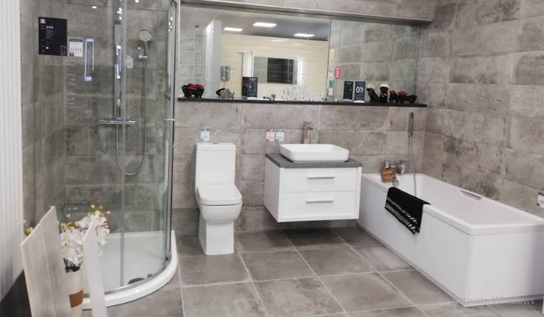 تفسير حلم دخول الحمام مع شخص اعرفه