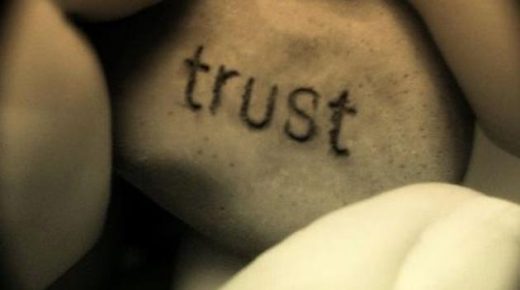 Жезөкшелер тас жолда порно береді