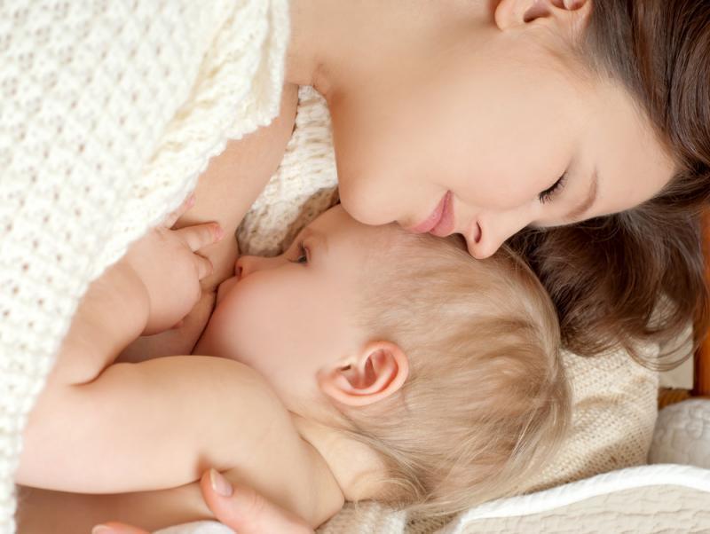 Snění o mléku vycházejícím z prsu a kojení - tajemství výkladu snů