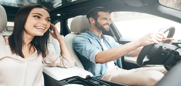Fortolkning af en drøm om at køre bil for en gift kvinde med sin mand