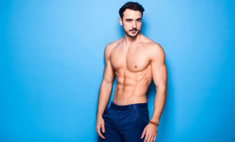 Жезөкшелер сияқты киінген гейлердің HD порносы