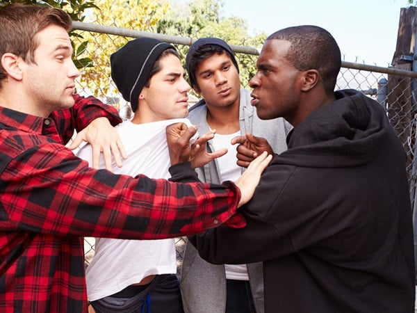 المشاجرة مع شخص غريب في المنام