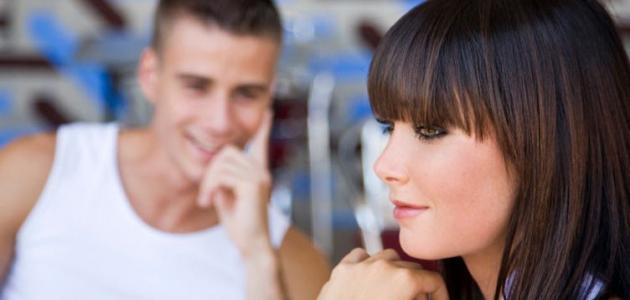 पुरुषांमध्ये लपलेल्या कौतुकाची चिन्हे