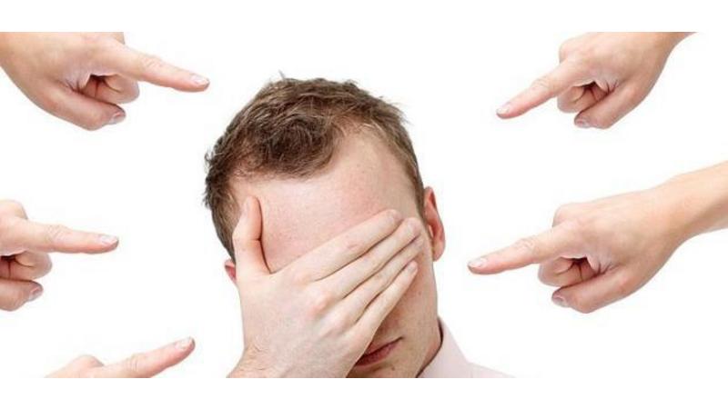 تأثير ضعف الشخصية على حياتي الاجتماعية والمهنية