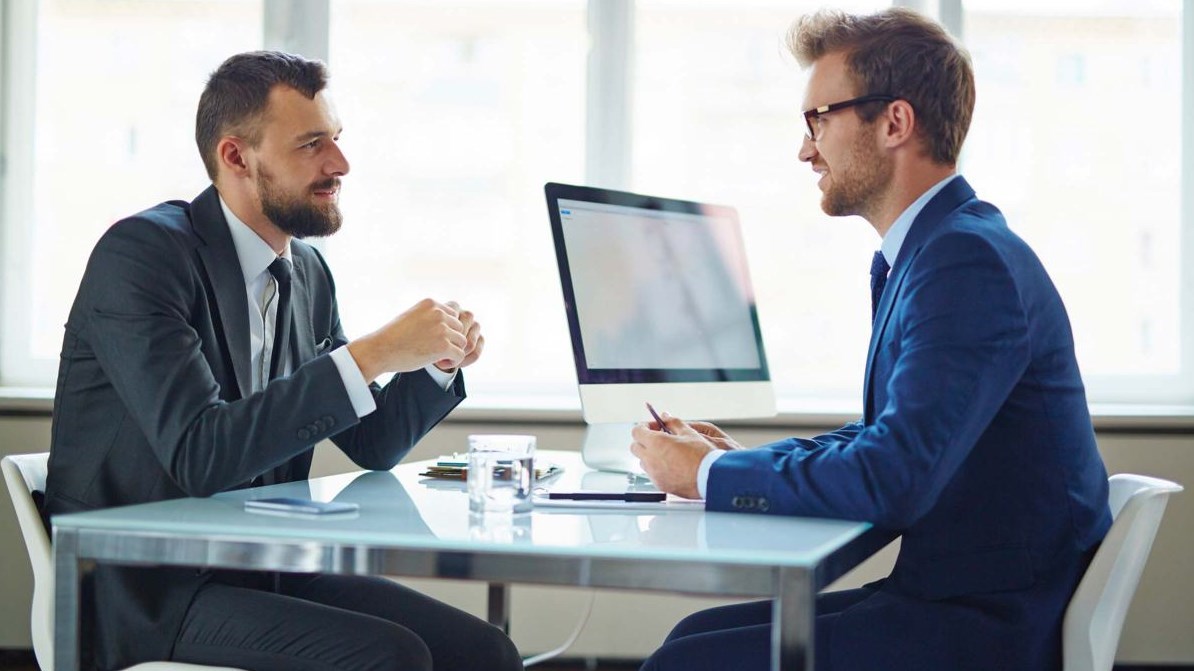 الأسئلة الذكية التي يمكنك طرحها على المحاور في النهاية