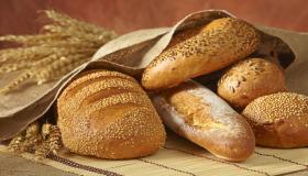 Fortolkning af at tage brød i en drøm af Ibn Sirin