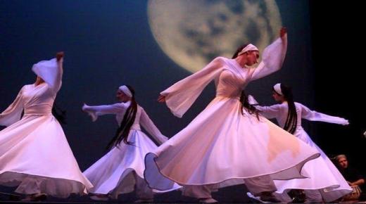 Mikä on tulkinta unelmasta tanssimisesta naimattoman naisen häissä Ibn Sirinin mukaan?