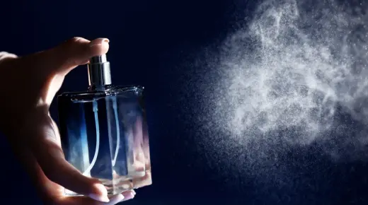 Aký je výklad striekania parfumu vo sne od Ibn Sirina?