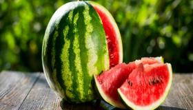 Lær fortolkningen af ​​Ibn Sirins drøm om vandmelon og at købe vandmelon i en drøm