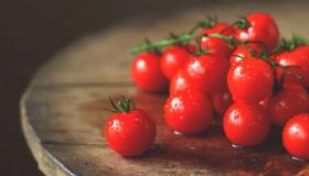 Apa interpretasi saka ngimpi tomat saka Ibnu Sirin?