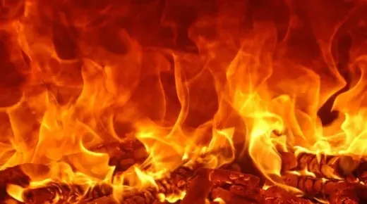 Իմացեք գետնի մեջ այրվող կրակի մասին երազի մեկնաբանության մասին՝ ըստ Իբն Սիրինի