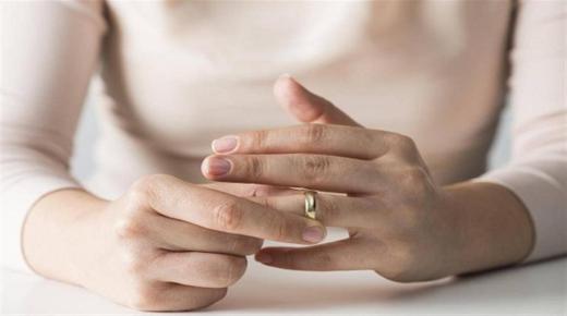 Interpretasi ngimpi babagan cincin pertunangan kanggo wong wadon siji, lan interpretasi ngimpi babagan nyolong cincin pertunangan