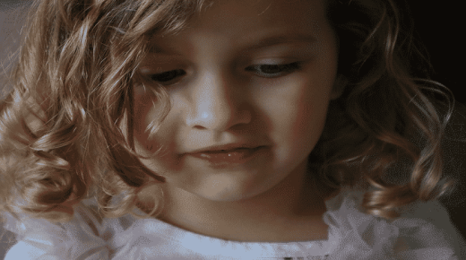 Ի՞նչ են ասել գիտնականները փոքրիկ աղջկա երազի մեկնաբանության մասին: Ի՞նչ նշանակություն ունի երազում փոքրիկ աղջկան տանելը: