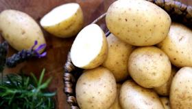 Indikasi sing paling penting kanggo ndeleng mangan kentang ing ngimpi dening Ibnu Sirin