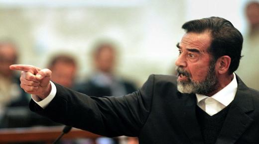 Léiriú ar Saddam Hussein a fheiceáil i mbrionglóid do scoláirí sinsearacha