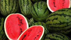 Lær fortolkningen af ​​at se vandmelon i en drøm af Ibn Sirin