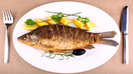 أهم 20 تفسير لرؤيا اكل السمك في المنام لابن سيرين