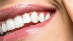 تفسير حلم الأسنان البيضاء للعزباء في المنام لابن سيرين