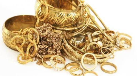 تفسير رؤيا إهداء الذهب في المنام وتفسير رؤيا إهداء خاتم ذهب في المنام