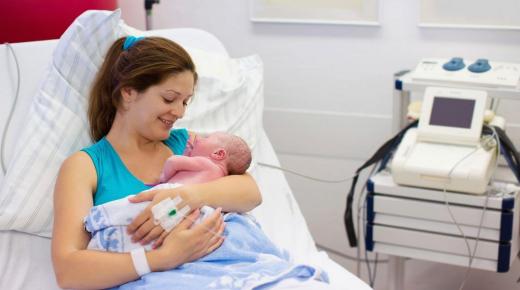 أهم تفسيرات رؤية الولادة في المنام للحامل