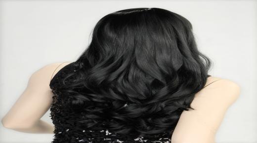 10 parasta tulkintaa pitkien mustien hiusten näkemisestä unessa