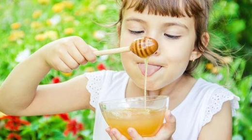 Výklad videnia jedenia medu vo sne od Ibn Sirina