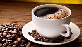 Hvad er symbolet på kaffe i en drøm for Ibn Sirin?