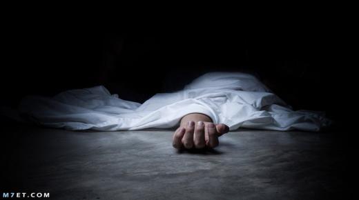 Aký je výklad sna o mŕtvom človeku, ktorý je rozrušený s niekým iným ako snívateľom, podľa Ibn Sirina?